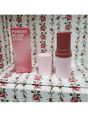 Kylie Cosmetics Powder Blush Stick in Kylie Jenner shade meet u there
#kylie #bl